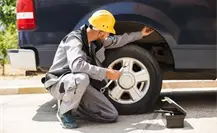 ¿Te pueden multar por arreglar tu vehículo en vía pública en la CDMX?