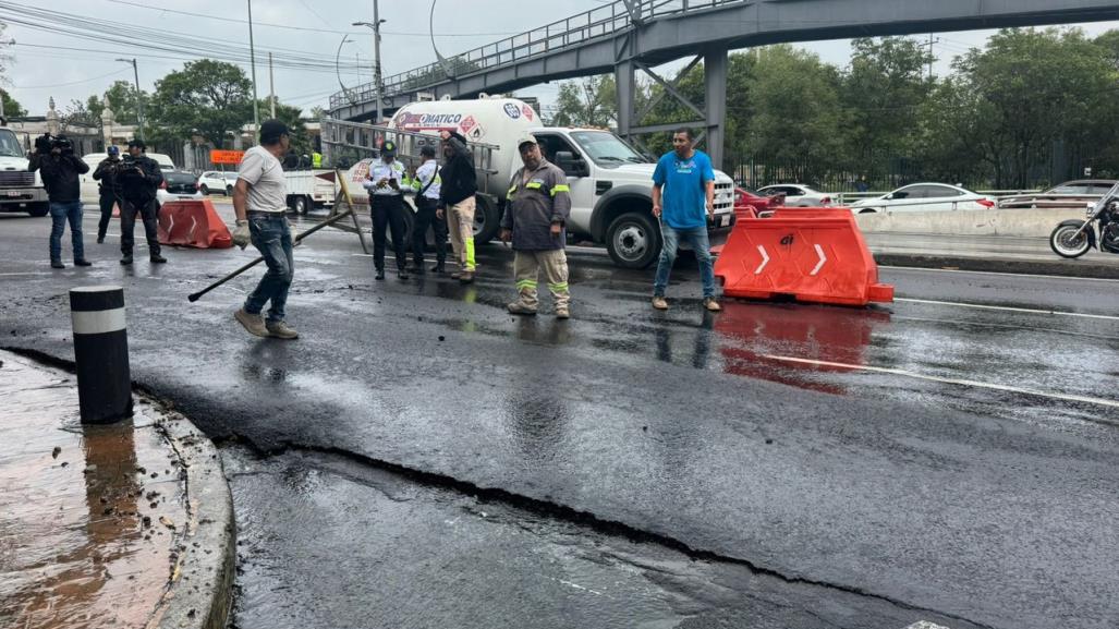 Mega fuga de agua provoca ruptura de pavimento en la Miguel Hidalgo