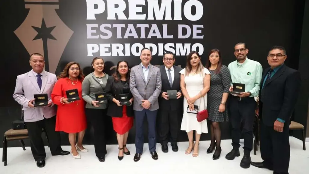 Entrega Manolo Jiménez Premio Estatal de Periodismo 2024 en CU Arteaga