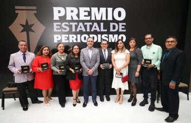 Entrega Manolo Jiménez Premio Estatal de Periodismo 2024 en CU Arteaga