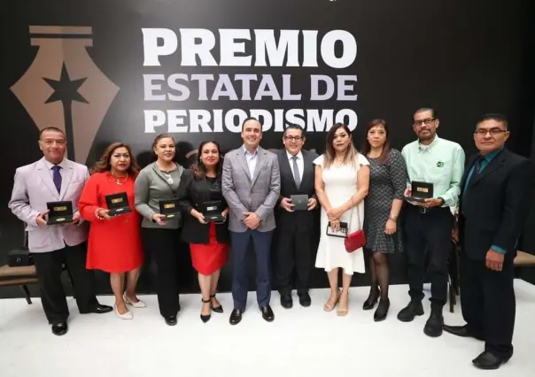 Entrega Manolo Jiménez Premio Estatal de Periodismo 2024 en CU Arteaga