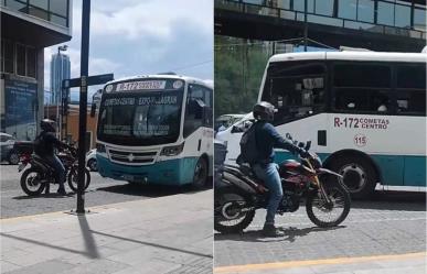 Captan a Ruta 172 circulando en contra en el centro de Monterrey (VIDEO)