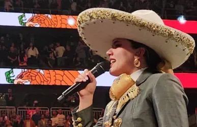 Camila Fernández se equivoca al cantar el Himno Nacional en pelea del Canelo