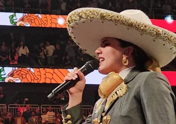 Camila Fernández se equivoca al cantar el Himno Nacional en pelea del Canelo