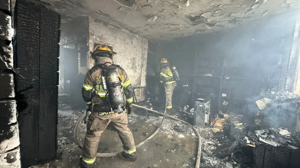 Incendio en edificio de Condominios Constitución en Monterrey