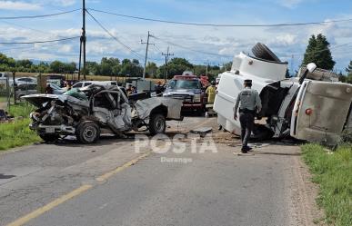 Choque entre Nissan y un trompo deja un joven muerto en carretera a Mezquital