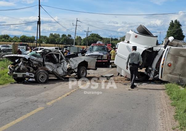 Choque entre Nissan y un trompo deja un joven muerto en carretera a Mezquital