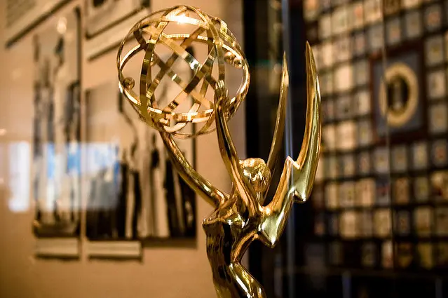 Dónde y a qué hora ver los Emmys 2024