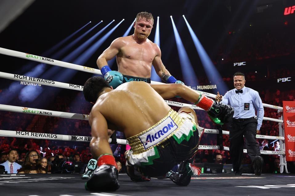 ¿Cuál fue la última pelea que ganó el Canelo Álvarez por nocaut?