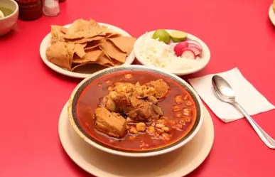 ¿Cómo se come el pozole en cada región de México?