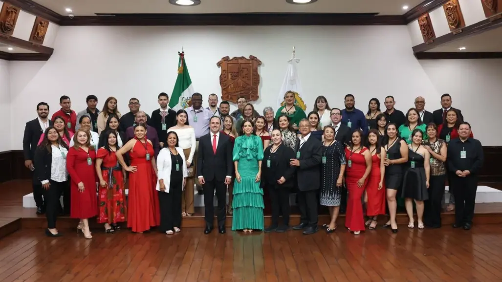 Coahuilenses viven el VIP en el grito desde el salón gobernadores