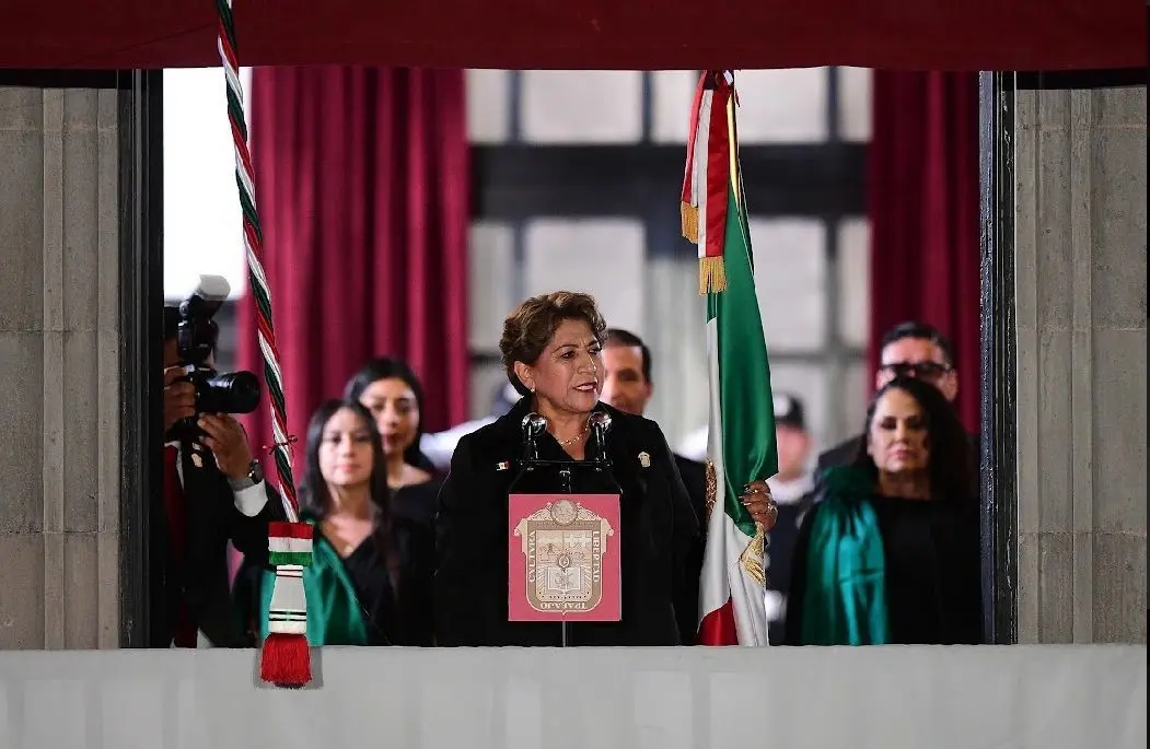 La gobernadora mexiquense se convirtió en la primera mujer en dar el Grito de Independencia. Imagen: GEM