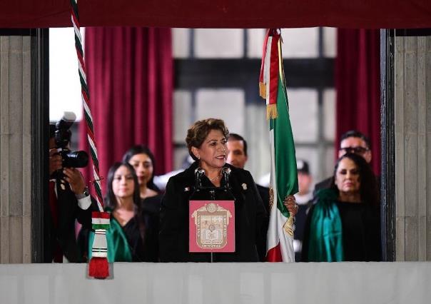 ¡Por primera vez, una mujer! Así Delfina Gómez dio Grito de Independencia