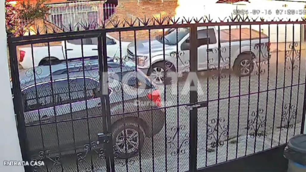 Video: Choca en camioneta contra vehículo estacionado y escapa