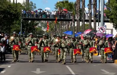 Desfile del Día de la Independencia lleno de tricolor Durango