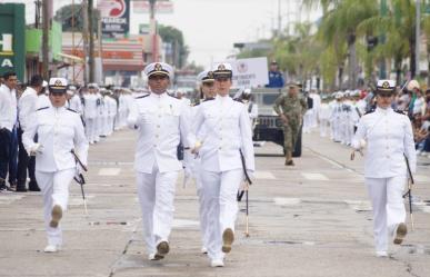 Historia para las mujeres; una teniente comanda Columna Naval por primera vez