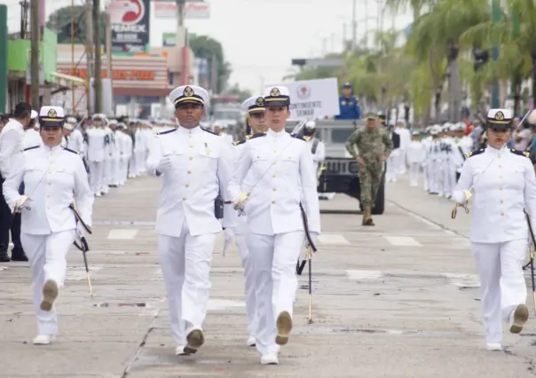 Historia para las mujeres; una teniente comanda Columna Naval por primera vez