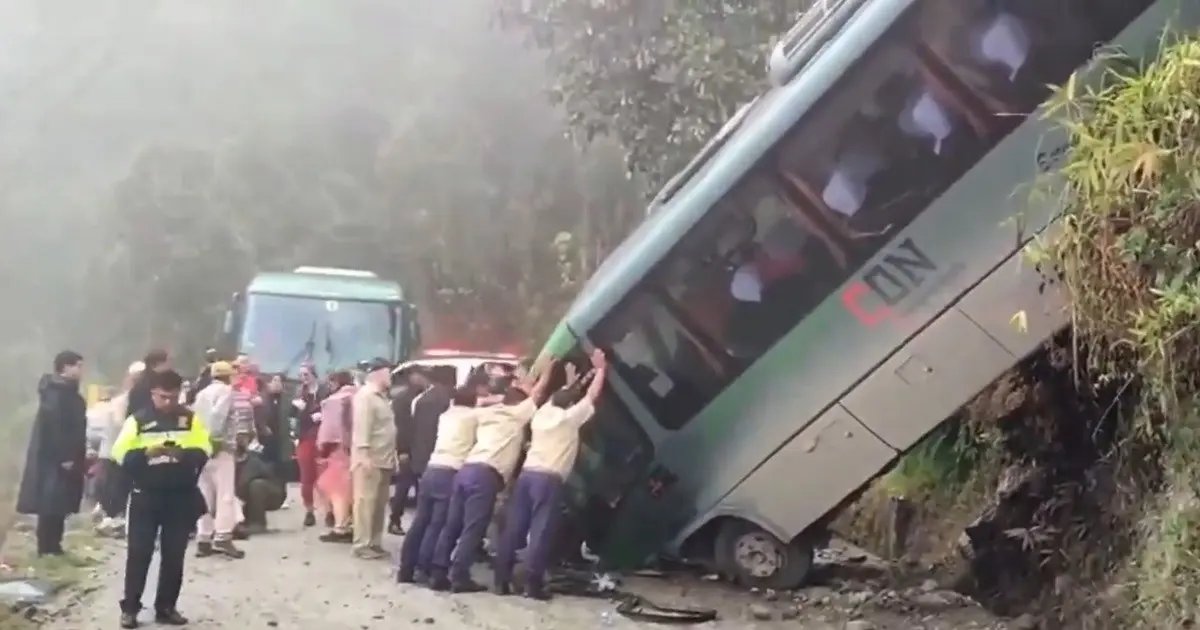 Cuatro mexicanos resultaron heridos en un accidente de autobús en Perú.