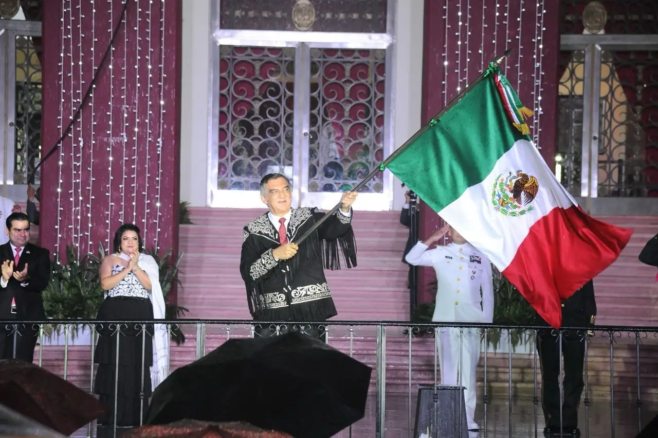 El festejo de las fiestas patrias fue en la Plaza Juárez.