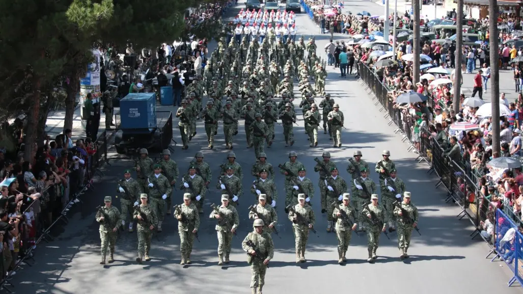 Celebramos con orgullo ser mexicanos: Manolo Jiménez en desfile en Saltillo