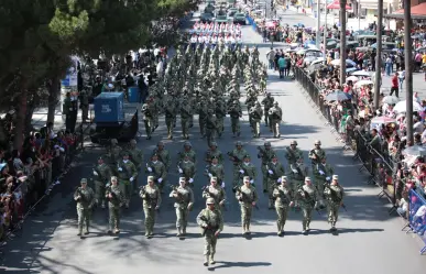 Celebramos con orgullo ser mexicanos: Manolo Jiménez en desfile en Saltillo