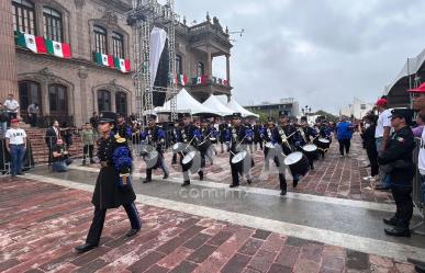 Muestran artillería por aire y tierra en desfile cívico-militar en Monterrey