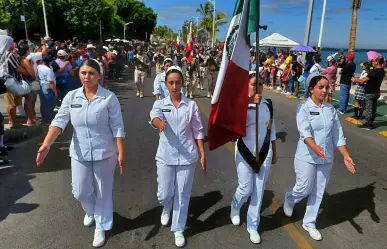 La Paz celebra el desfile cívico militar del 16 de septiembre en el malecón