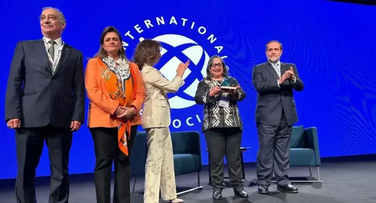 Norma Piña premiada por la IBA en evento en Ciudad de México