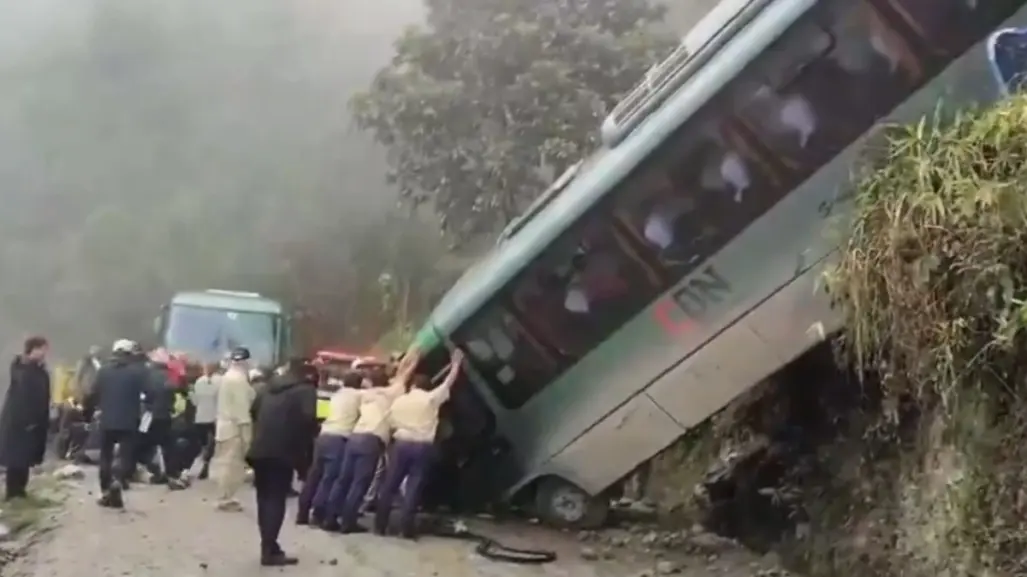 Vuelca camión con mexicanos en Machu Picchu, Perú; SRE se pronuncia