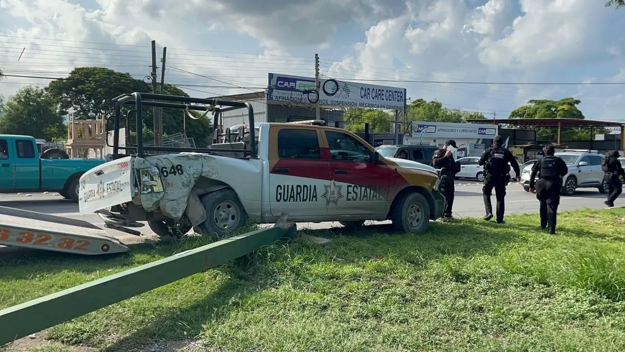 Sacan Patrulla del taller, pero le fallan los frenos y tumba lámpara