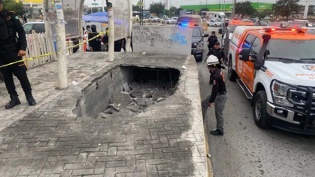 Derrumbe en estación de transmetro en Solidaridad deja tres lesionados