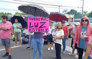 Bloquean carretera federal por apagones en Tabasco