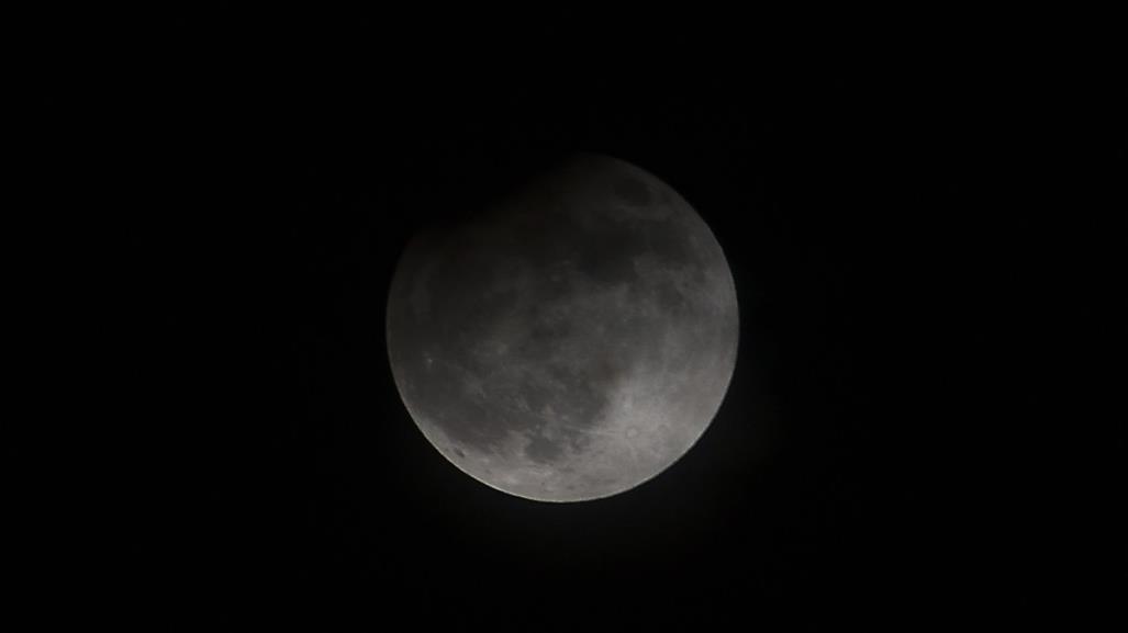 ¿Cómo se vio el Eclipse parcial de Luna en la CDMX? | FOTOS