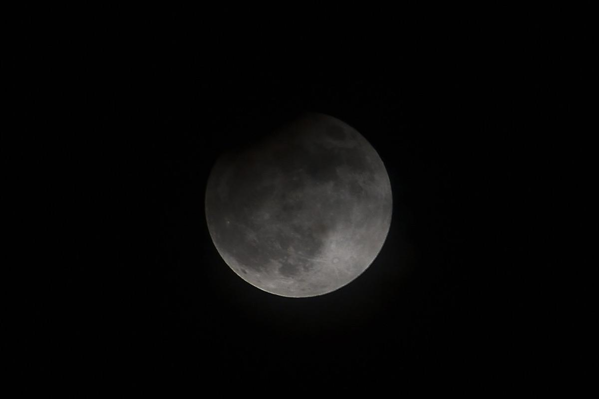 Eclipse parcial de Luna desde la CDMX Foto: Especial