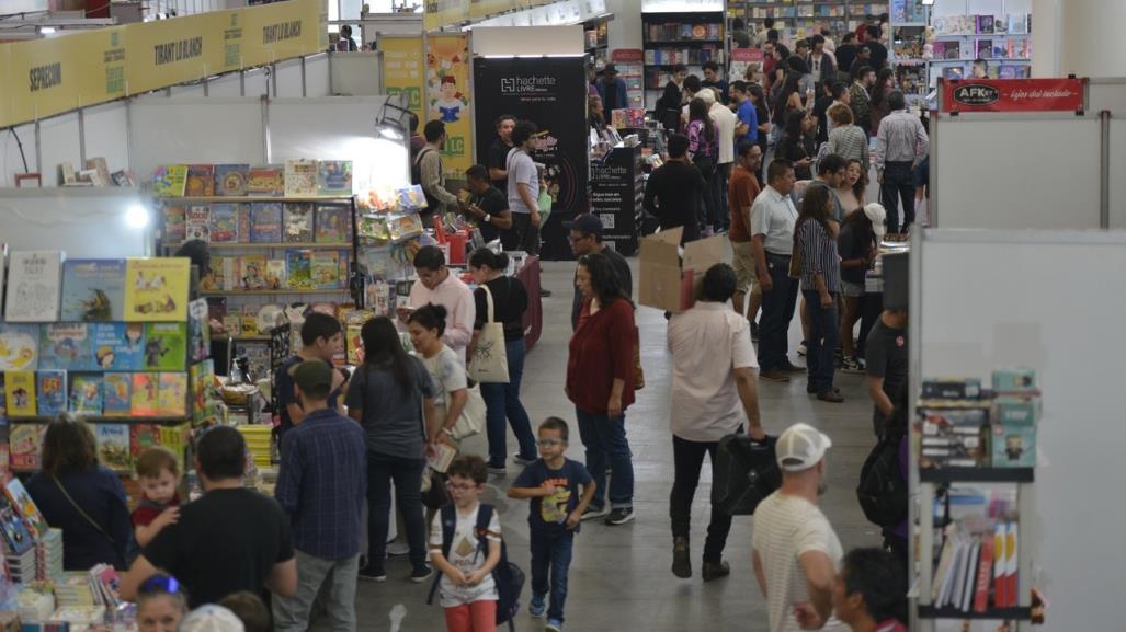 Disfrutan cientos de familias de la Feria Internacional del Libro Coahuila 2024