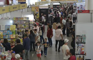 Disfrutan cientos de familias de la Feria Internacional del Libro Coahuila 2024