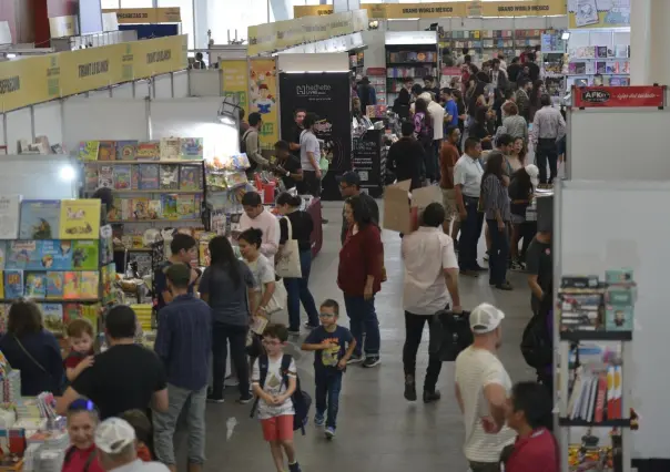 Disfrutan cientos de familias de la Feria Internacional del Libro Coahuila 2024