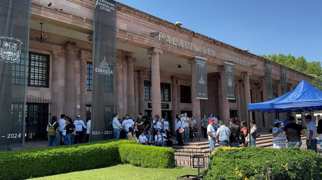 Trabajadores del Poder Judicial de la Federación se manifiestan en el Congreso 