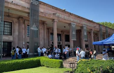 Trabajadores del Poder Judicial de la Federación se manifiestan en el Congreso 