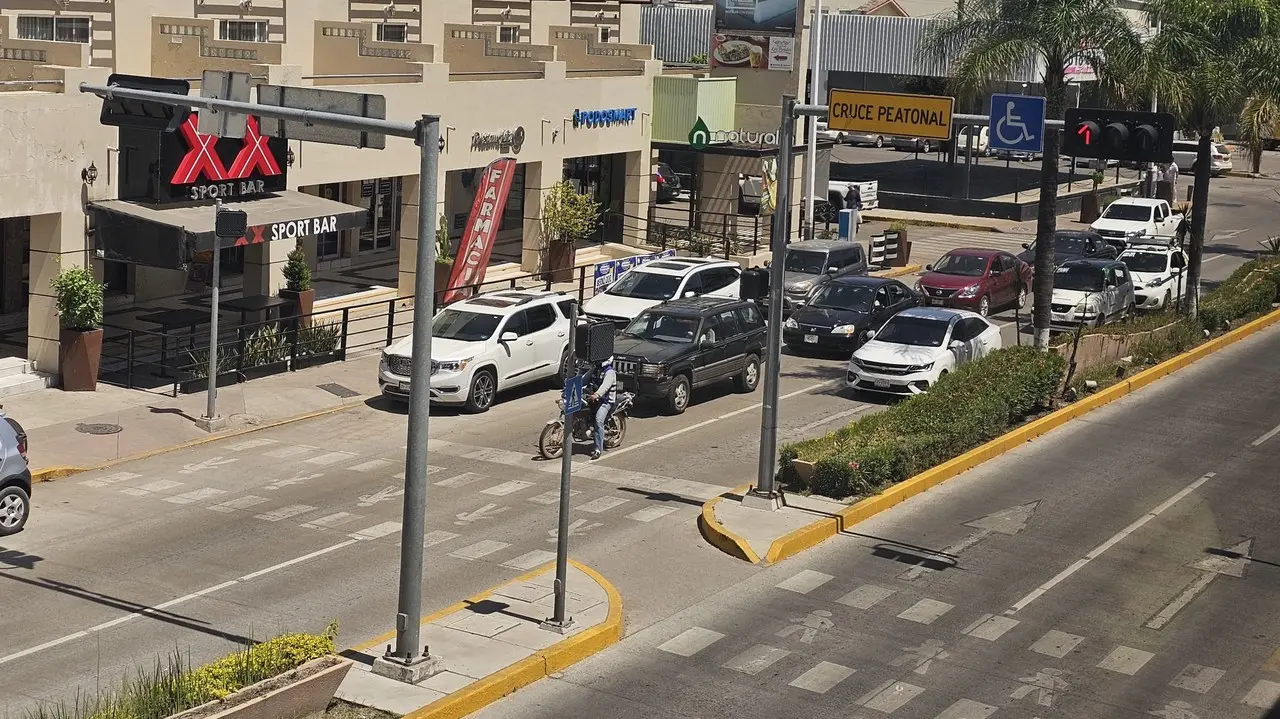 Te decimos de cuánto es la multa por conducir sin licencia de conducir o con licencia vecina en Durango. Foto: Luis Lozano.