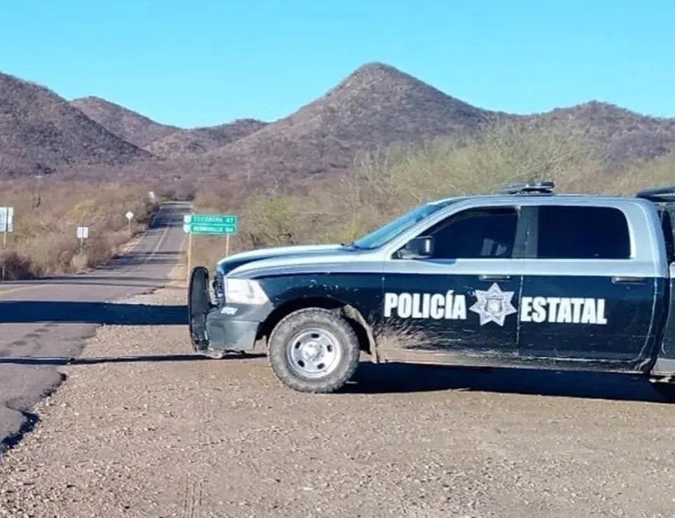 Policías estatales cubriendo la zona donde fue el enfrentamiento en Sonora. Foto: El Debate.