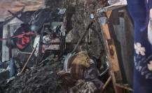 Se derrumba cerro en Naucalpan, EdoMex; entierra vivienda y una primaria