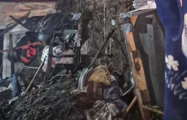 Se derrumba cerro en Naucalpan, EdoMex; entierra vivienda y una primaria
