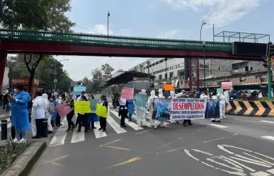 De héroes a desempleados: Trabajadores de Salud Pública bloquean Insurgentes