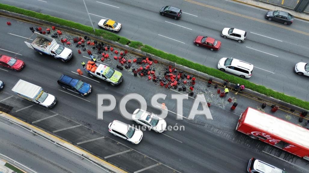 Tiran miles de botellas de Coca Cola en Fidel Velázquez en San Nicolás