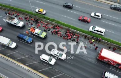 Tiran miles de botellas de Coca Cola en Fidel Velázquez en San Nicolás