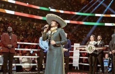 Reaparece Camila Fernández tras su equivocación en el Himno Nacional Mexicano