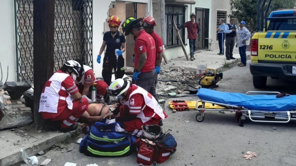 Queda herido tras caer a tres metros de altura en Monterrey