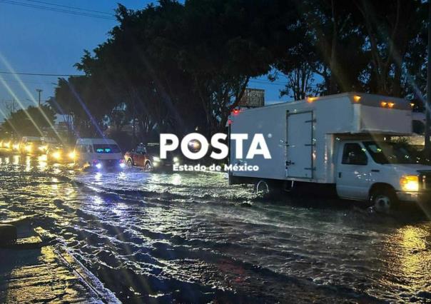 Conductores pasan las de Caín en Avenida Central en Ecatepec, le decimos por qué