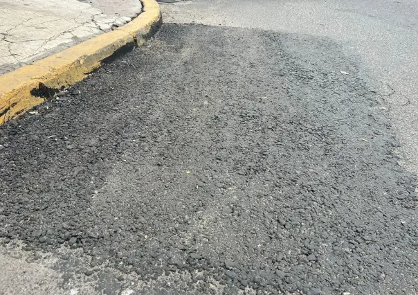 Reparan afectación en calle recién pavimentada